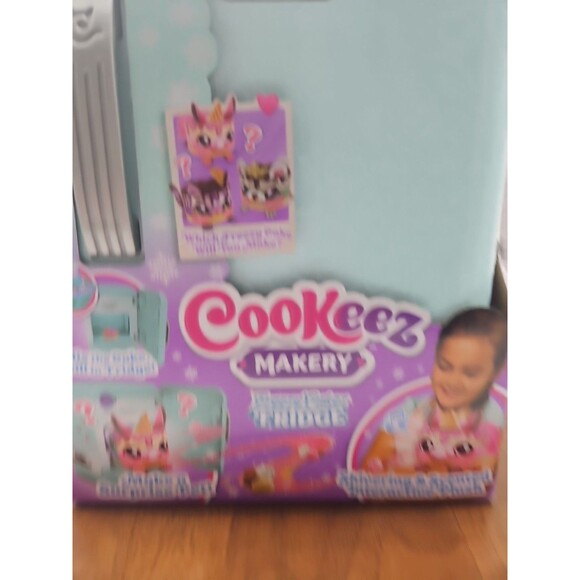 Brand New Release Cookeez Makery Freezy Cakez Fridge Plush Cook Bake Interactive - Picture 2 of 10
